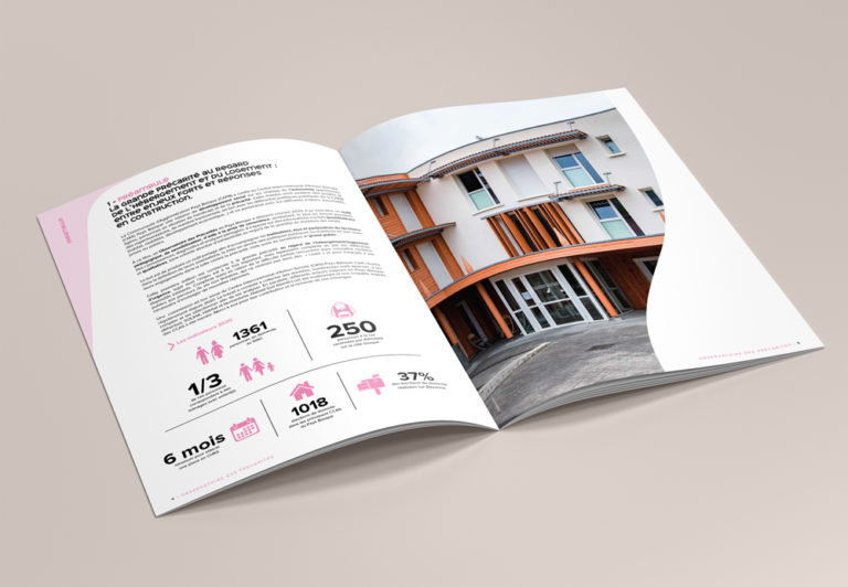 Mockup_A4_Brochure_2